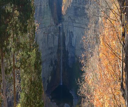 Taughannock Falls trail - hiking in Finger Lakes