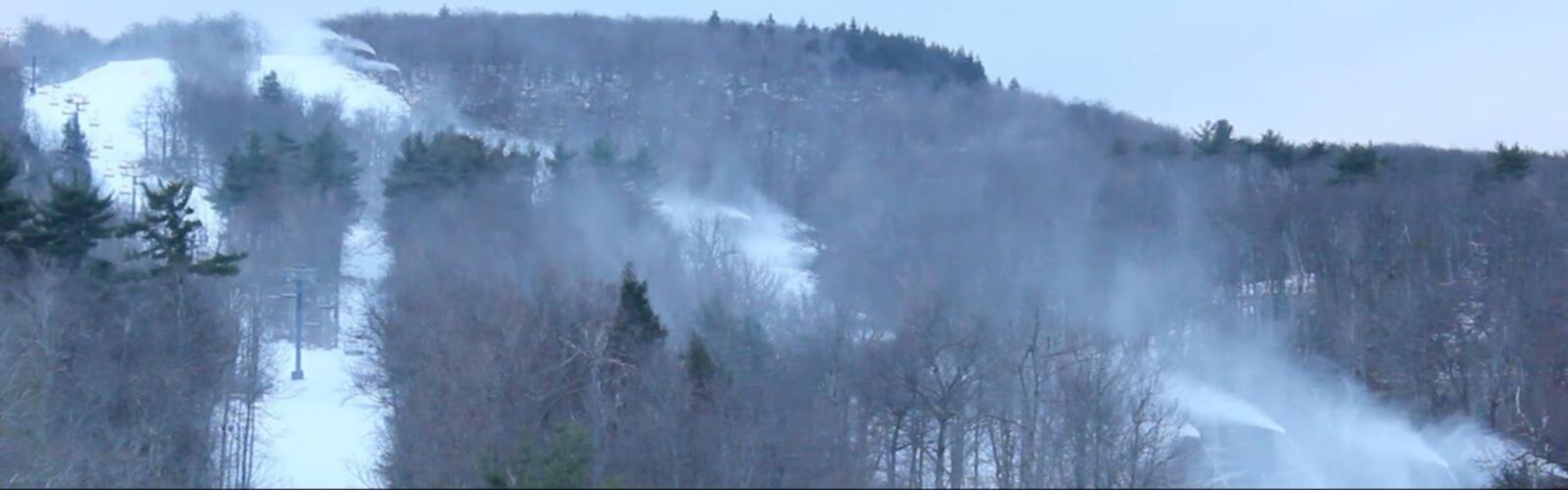 Randonnée Wachusett Mountain - vue panoramique  spring outdoor smoke fog tree snow nature coming steam tear gas sky landscape forest sprinkler system