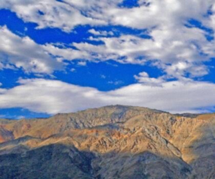 Sentier New York Butte - randonnée en New York City  mountain nature sky outdoor valley canyon cloud background landscape desert distance hillside land