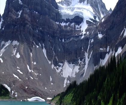 Mount Assiniboine trail - hiking in Kootenay Rockies