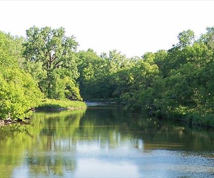 Yellow Medicine River trail - hiking in Minnesota River Valley