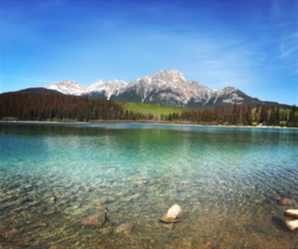 Pyramid Lake trail - hiking in Alberta North