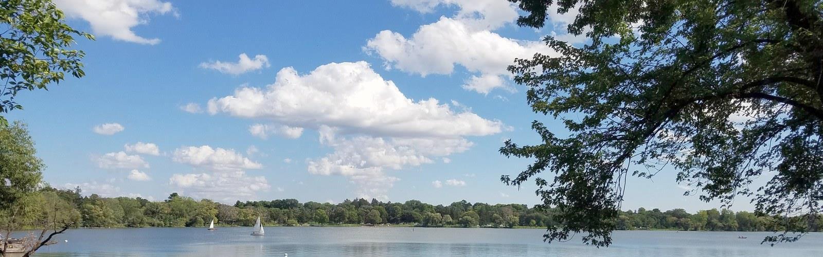 Lake Nokomis trail - hiking in Minneapolis-St. Paul Metro