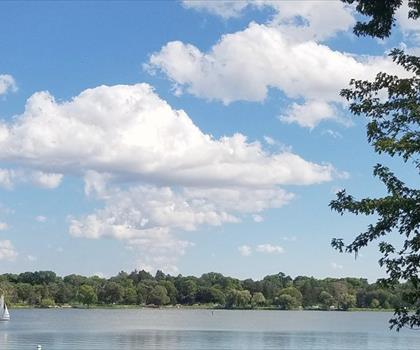 Lake Nokomis trail - hiking in Minneapolis-St. Paul Metro
