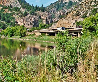 glenwood canyon trail - hiking in Rockies Playground