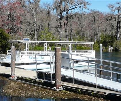 Wakulla Springs State Park trail - hiking in North Central Florida