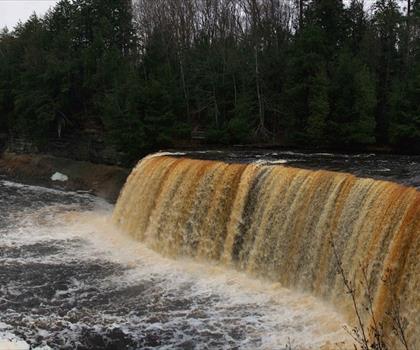 Sentier chutes Tahquamenon - randonnée en Eastern Upper Peninsula
