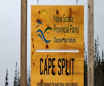 Cape Split trail - hiking in Bay of Fundy & Annapolis Valley