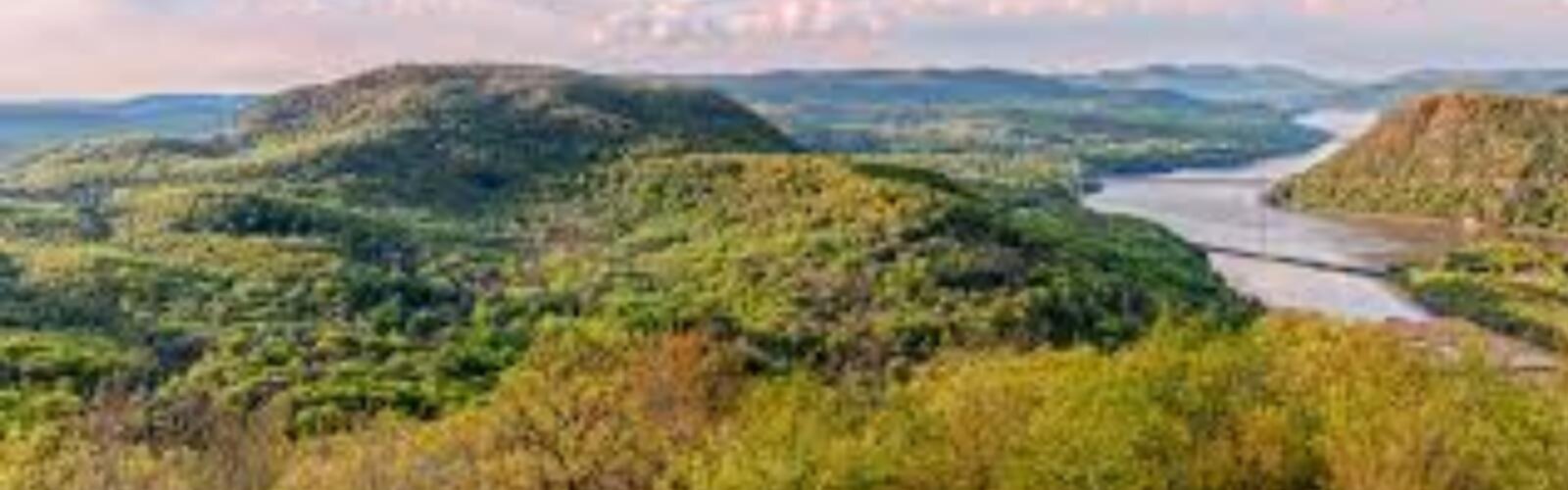 Randonnée Appalachian Trail in New York State - vue panoramique  grass outdoor landscape mountain sky nature cloud plant hill hillside highland