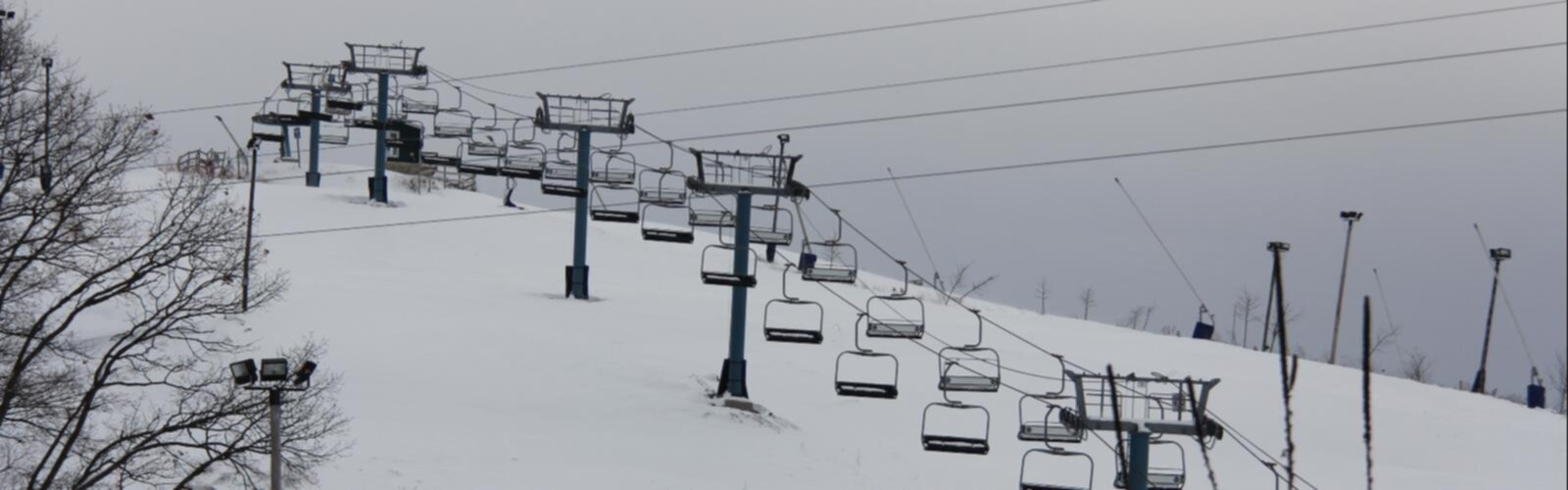 Randonnée Boler Mountain - vue panoramique  ski tow sky snow outdoor transport drawing sketch slope traffic light day railroad tree plant