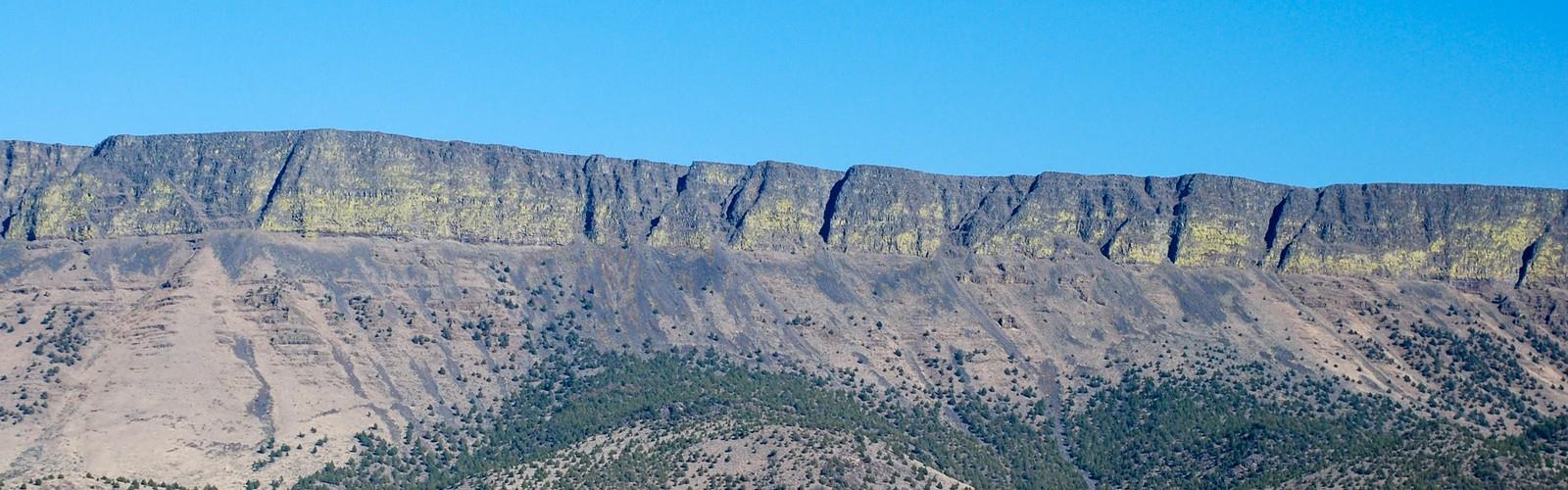 Abert Rim trail - hiking in Eastern Oregon