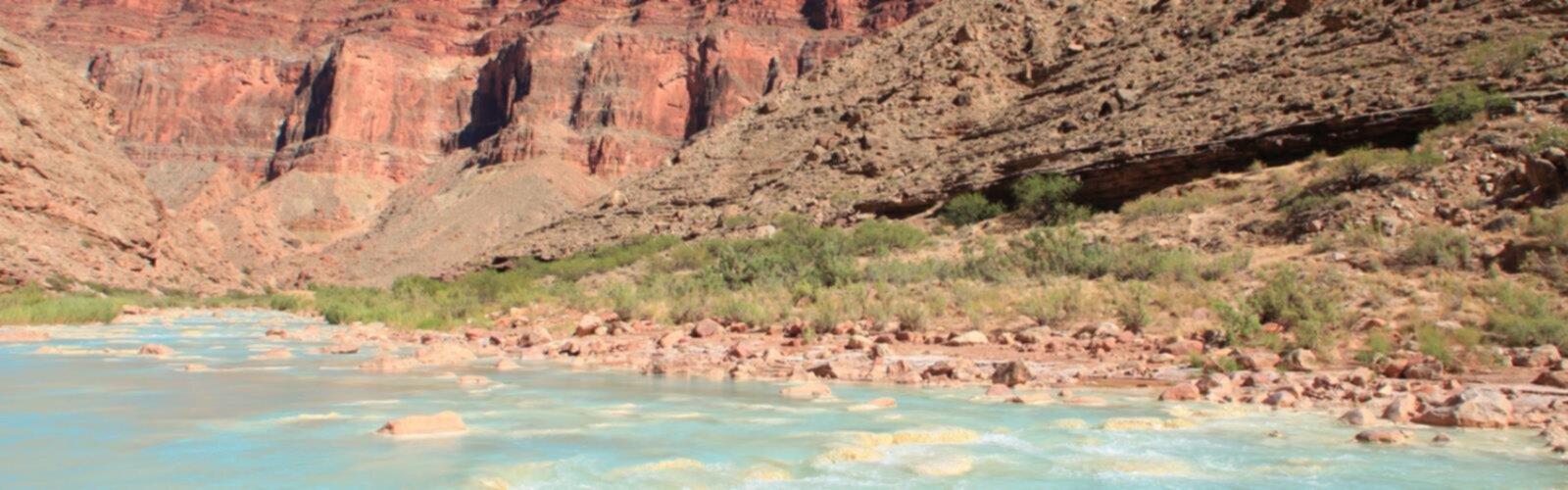 Colorado River trail - hiking in Rockies Playground