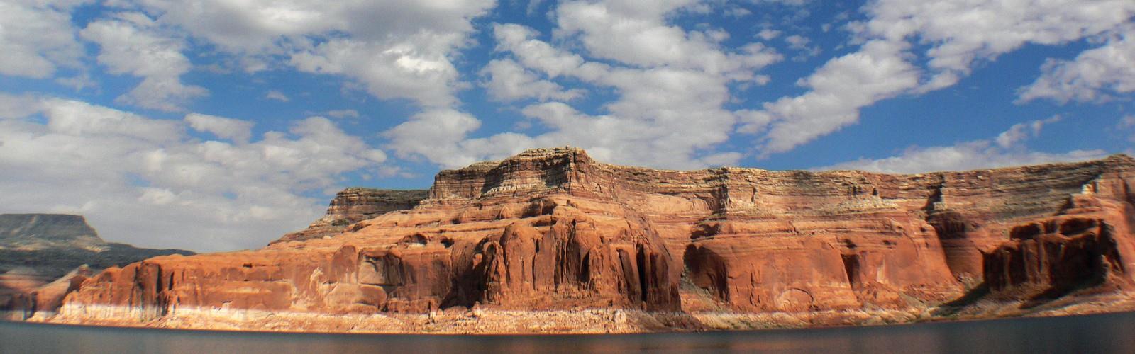 Lake Powell trail - hiking in Southern Utah