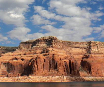 Lake Powell trail - hiking in Southern Utah