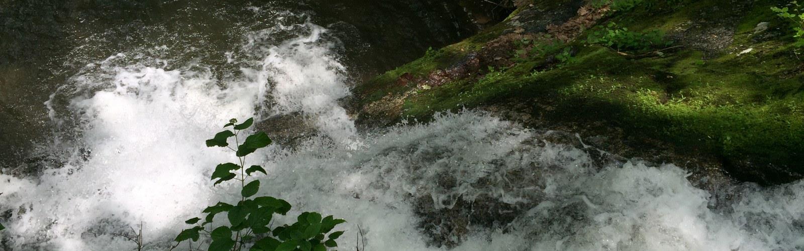Crabtree Falls trail - hiking in Blue Ridge Highlands