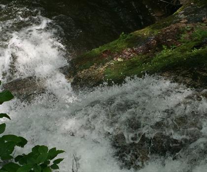 Crabtree Falls trail - hiking in Blue Ridge Highlands