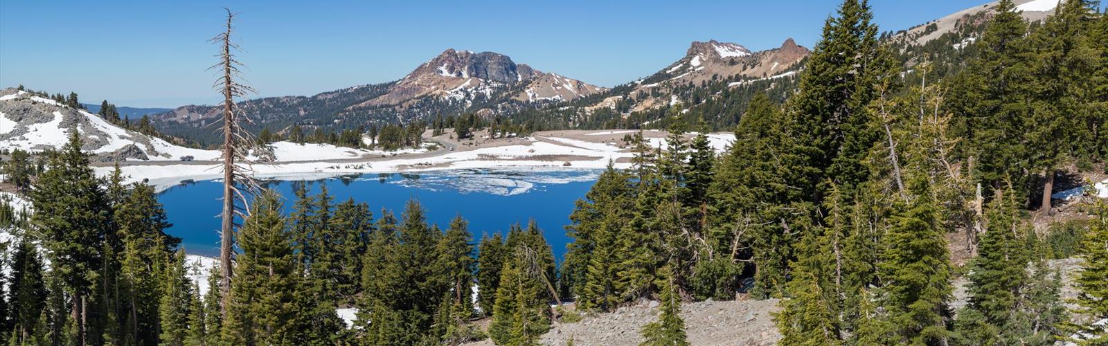 Lassen Volcanic National Park trail - hiking in Shasta Cascade