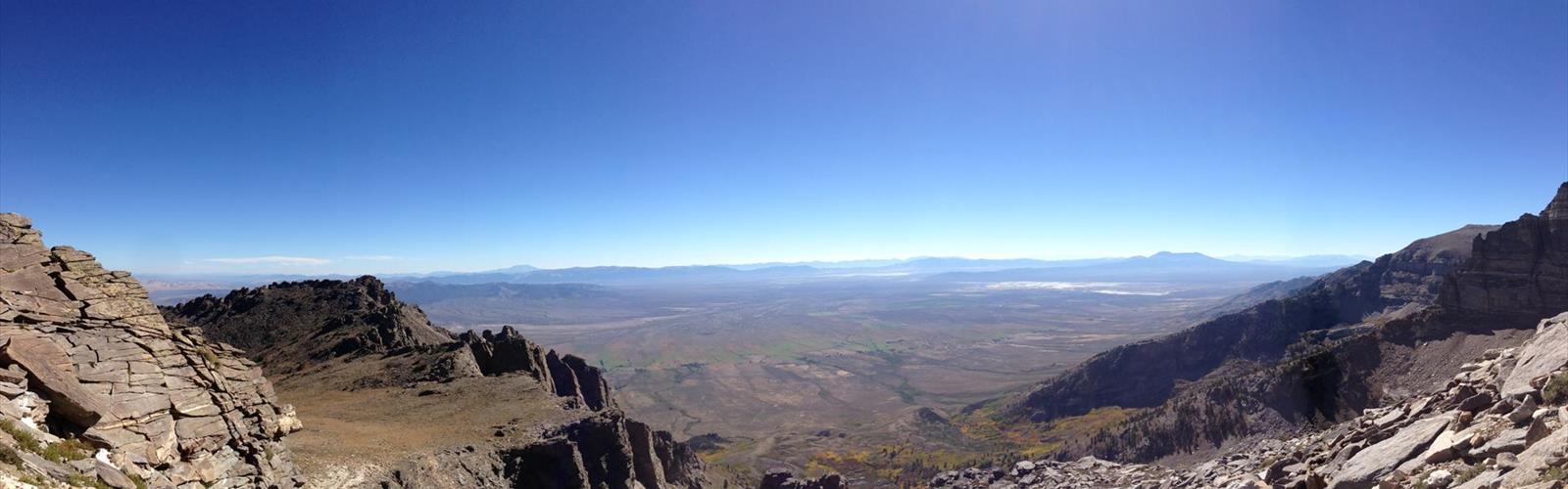 Hole in the Mountain Peak trail - hiking in Cowboy Country