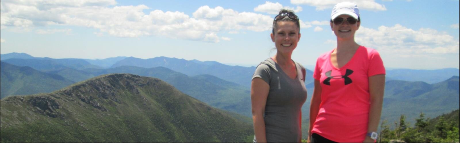 Randonnée Mount Bond, New Hampshire - vue panoramique  mountain outdoor sky person woman standing hiking human face cloud posing clothing smile beautiful