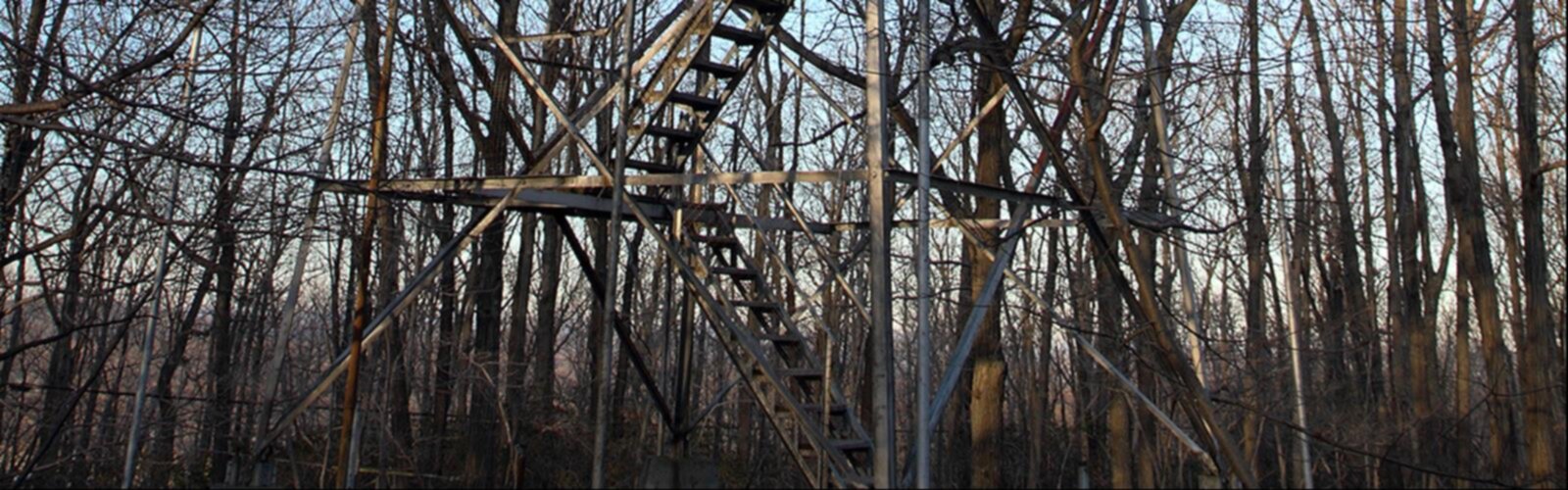Randonnée Jackie Jones Mountain, New York - vue panoramique  tree outdoor building bridge sky truss bridge trestle forest wood wooded
