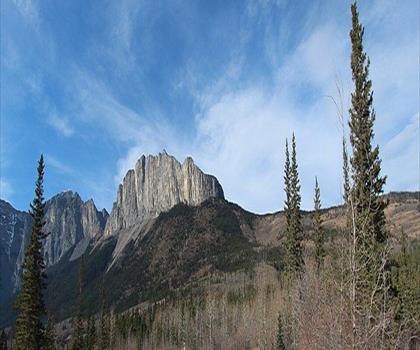 Mount Yamnuska trail - hiking in Foothills