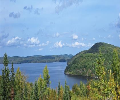Kamaniskeg Lake trail - hiking in Haliburton Highlands to the Ottawa Valley