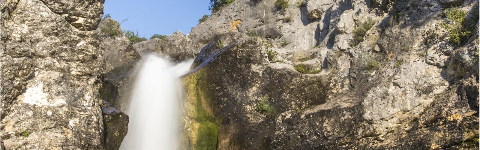 Cascade des petites aiguières trail - hiking in Occitanie