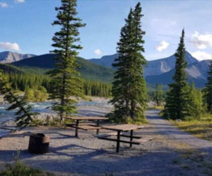 Forgetmenot Pond trail - hiking in Canadian Rockies
