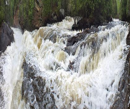 Egan Chutes Provincial Park trail - hiking in Haliburton Highlands to the Ottawa Valley