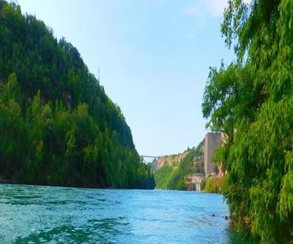 Devil's Hole State Park trail - hiking in Niagara Falls