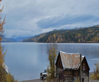 Hudson Bay Lake trail - hiking in Thompson Okanagan