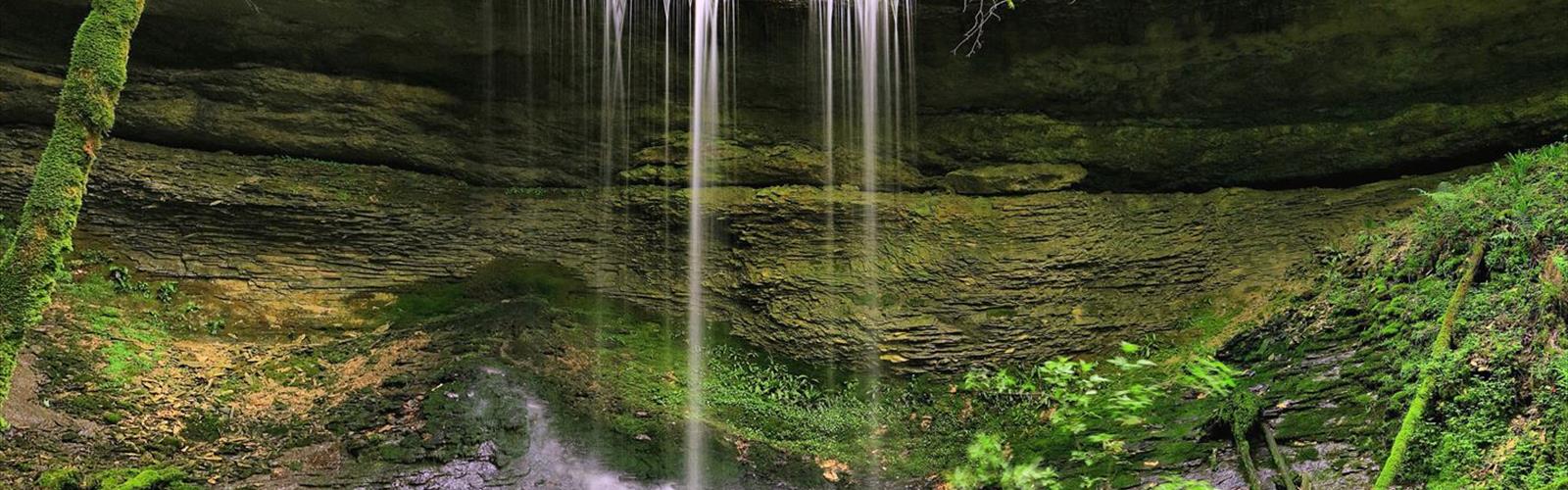 Cascade de la Pisse trail - hiking in Isère