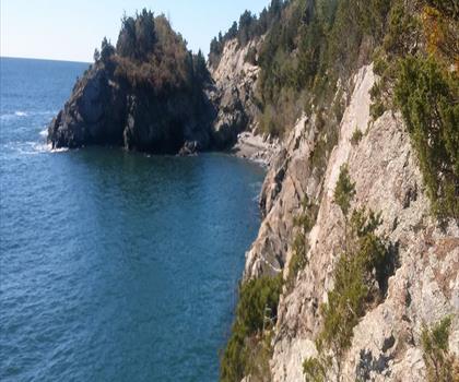 Fort Wetherill State Park trail - hiking in Newport County