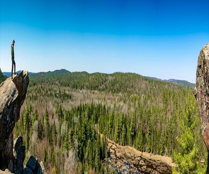 Manitou Mountain - Barrett Chute Trailhead trail - hiking in Haliburton Highlands to the Ottawa Valley