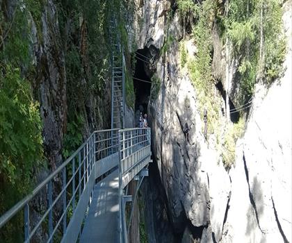 Cascade de Bérard trail - hiking in Haute-Savoie