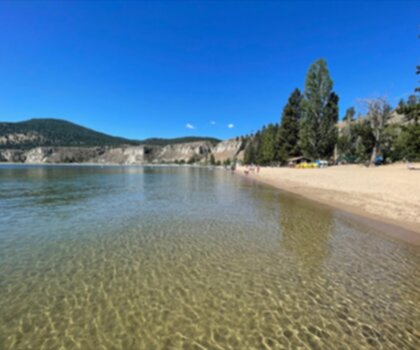 Sun-Oka Beach Provincial Park trail - hiking in Thompson Okanagan