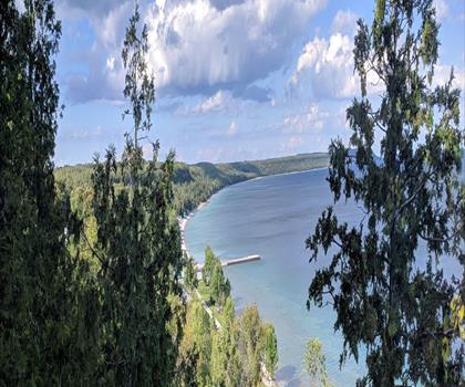 Cabot Head Provincial Park trail - hiking in Bruce Peninsula, Southern Georgian Bay and Lake Simcoe