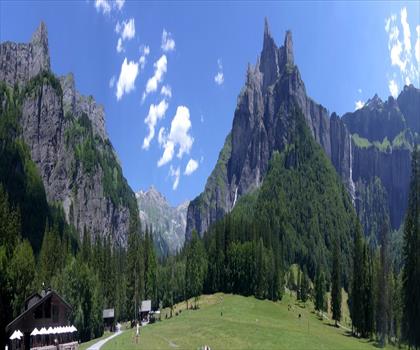 Cirque Du Fer A Cheval trail - hiking in Haute-Savoie