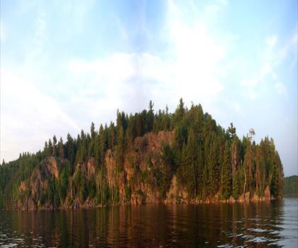 Anstruther Lake trail - hiking in Haliburton Highlands to the Ottawa Valley