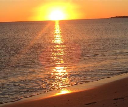 Kalmus Park Beach trail - hiking in Cape Cod