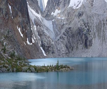 Bugaboo Provincial Park trail - hiking in Kootenay Rockies