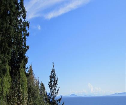 Kwomais Point Park trail - hiking in Vancouver Coast Mountains