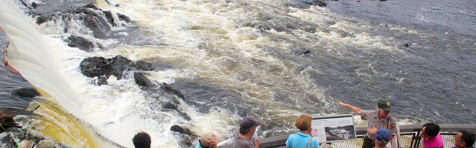 Pawtucket Falls trail - hiking in Northeastern Massachusetts