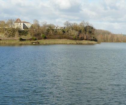 Lac de L'Escourou trail - hiking in Dordogne