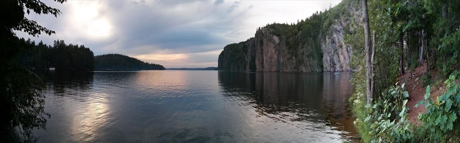 Mazinaw Lake trail - hiking in Haliburton Highlands to the Ottawa Valley