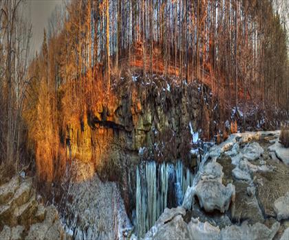 Ball's Falls Conservation Area trail - hiking in Niagara Canada