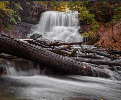 DeCew Falls trail - hiking in Niagara Canada