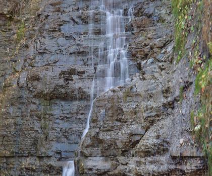 Rockway Falls trail - hiking in Niagara Canada