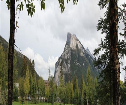 Bow River Trail trail - hiking in Canadian Rockies